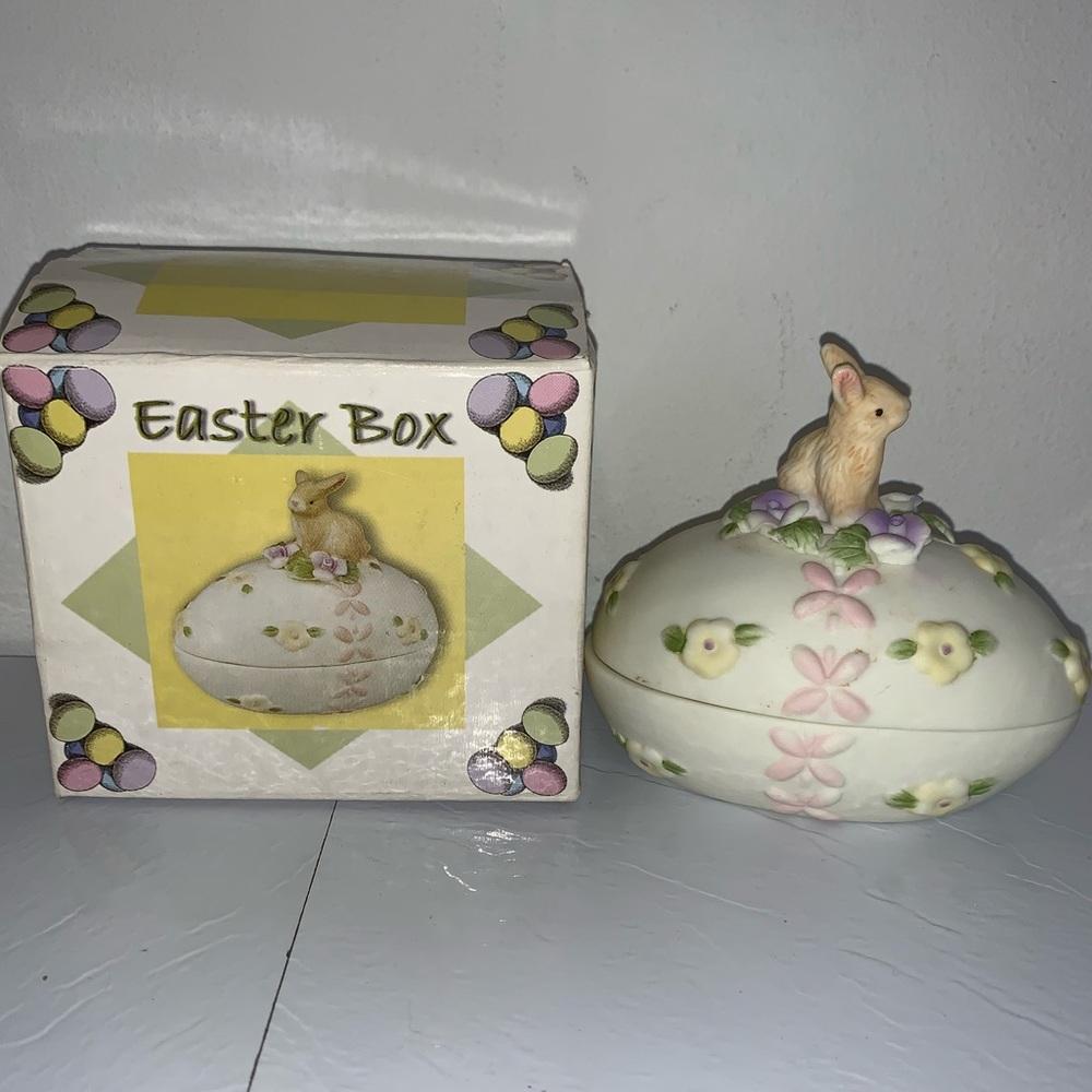 Vintage Boxed Rabbit Bunny Egg Trinket Box Hand Painted Porcelain Easter Box